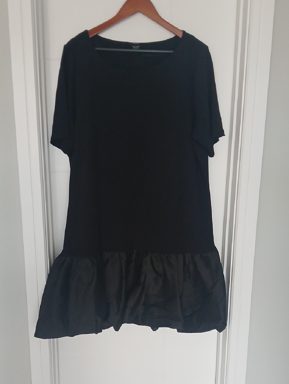 Black Ruffle Hem Short Sleeve Dress